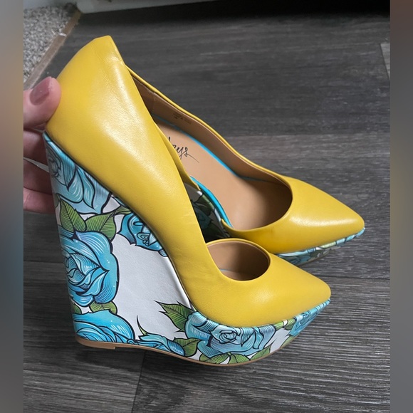 Taylor Says by Taylor Reeve Bonafide yellow genuine leather platform wedges. - Picture 5 of 13